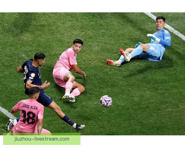 阿什拉夫直言梅西加盟后球队战术改变自己不开心表现受影响